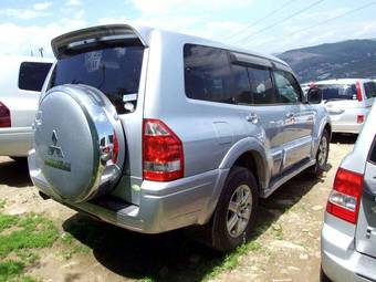 2005 Mitsubishi Pajero Photos