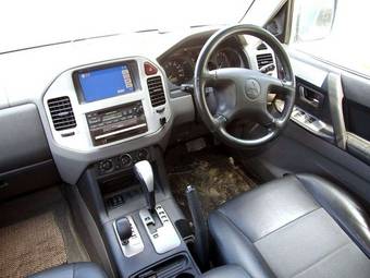 2005 Mitsubishi Pajero Images