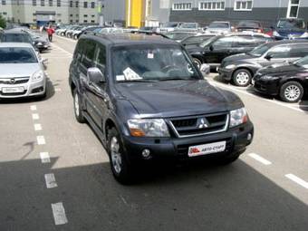 2005 Mitsubishi Pajero Photos