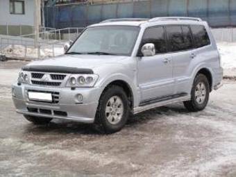 2005 Mitsubishi Pajero Images