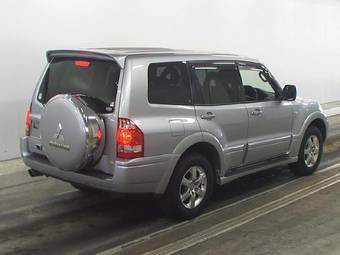 2005 Mitsubishi Pajero Photos