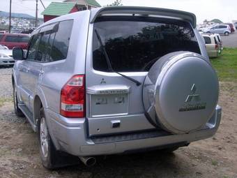 2005 Mitsubishi Pajero Pictures