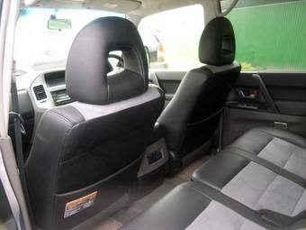 2005 Mitsubishi Pajero Photos
