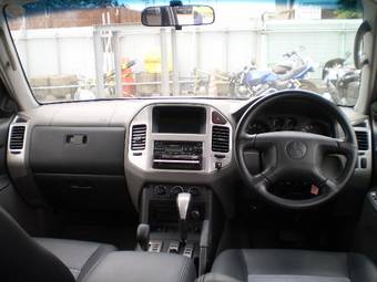 2005 Mitsubishi Pajero Photos