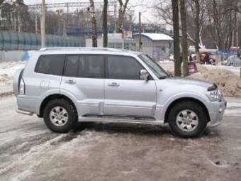 2005 Mitsubishi Pajero Photos