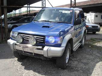 2005 Mitsubishi Pajero Photos