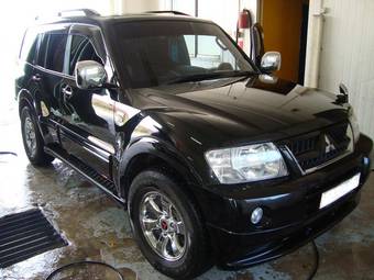 2005 Mitsubishi Pajero Photos