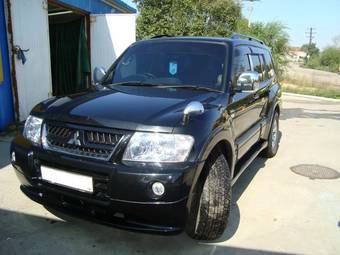 2005 Mitsubishi Pajero Photos