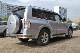 2005 Mitsubishi Pajero Photos