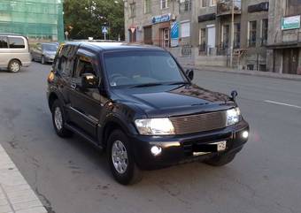 2005 Mitsubishi Pajero Pictures