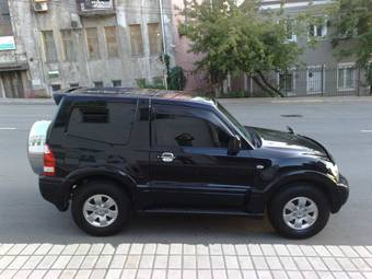 2005 Mitsubishi Pajero Pics
