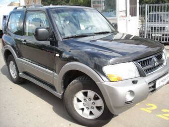 2005 Mitsubishi Pajero Pictures