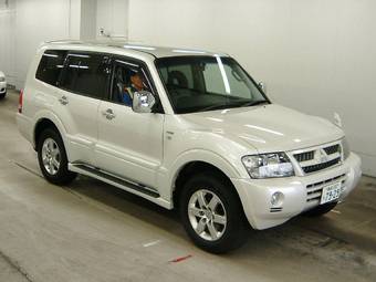 2005 Mitsubishi Pajero Photos