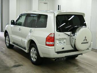 2005 Mitsubishi Pajero Pictures
