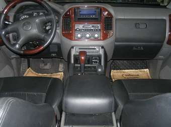 2006 Mitsubishi Pajero Photos