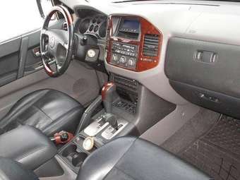 2006 Mitsubishi Pajero Photos
