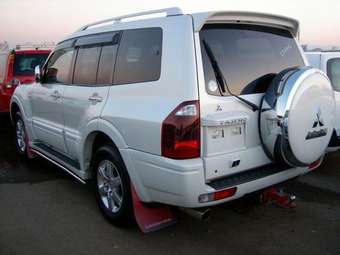 2006 Mitsubishi Pajero Images