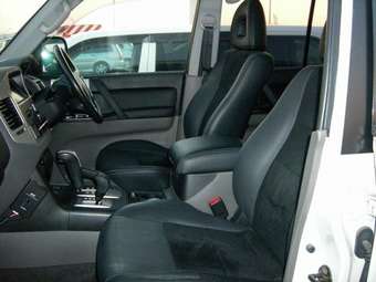 2006 Mitsubishi Pajero Pics