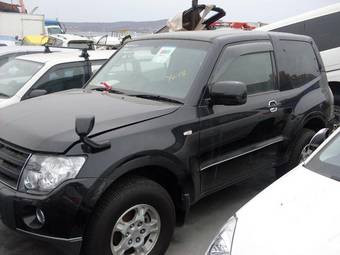 2006 Mitsubishi Pajero Photos