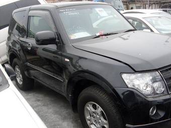 2006 Mitsubishi Pajero Images