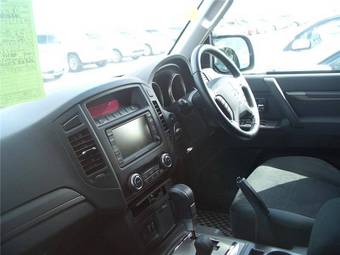 2006 Mitsubishi Pajero Photos