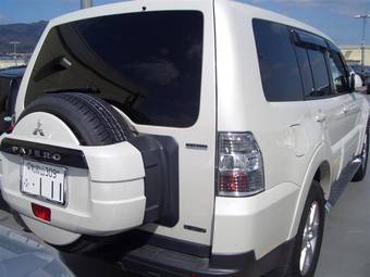 2006 Mitsubishi Pajero Images