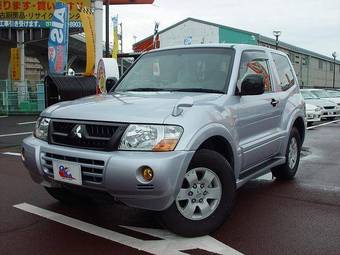 2006 Mitsubishi Pajero Photos