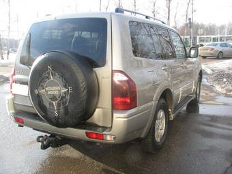 2006 Mitsubishi Pajero Images