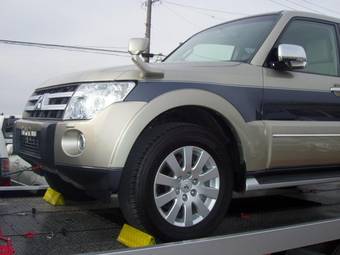 2006 Mitsubishi Pajero Photos