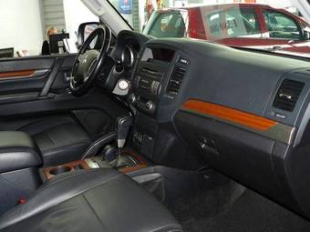 2006 Mitsubishi Pajero Pictures