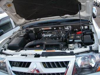 2006 Mitsubishi Pajero Images