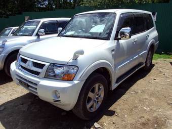 2006 Mitsubishi Pajero Images