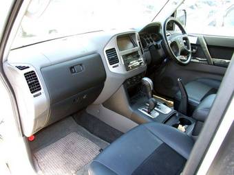 2006 Mitsubishi Pajero Photos