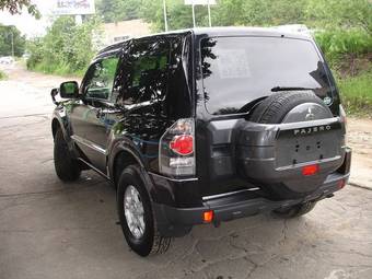 2006 Mitsubishi Pajero Photos