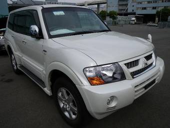 2006 Mitsubishi Pajero Photos