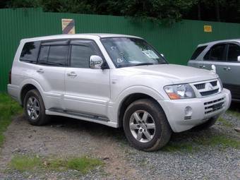 2006 Mitsubishi Pajero Images