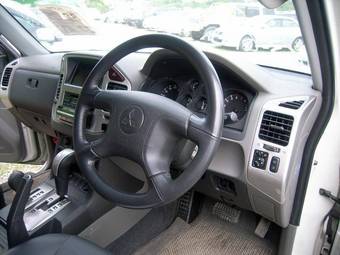 2006 Mitsubishi Pajero Photos