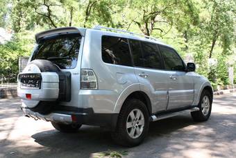 2006 Mitsubishi Pajero Photos