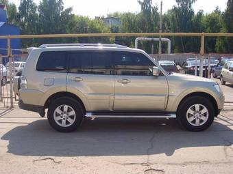 2006 Mitsubishi Pajero Pictures