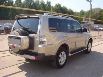 2006 Mitsubishi Pajero Photos