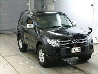 2006 Mitsubishi Pajero Photos