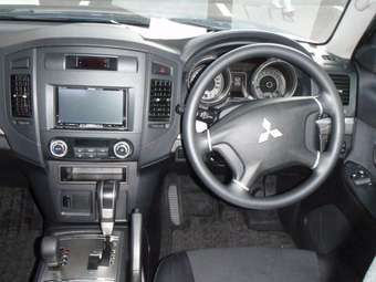 2007 Mitsubishi Pajero Pictures