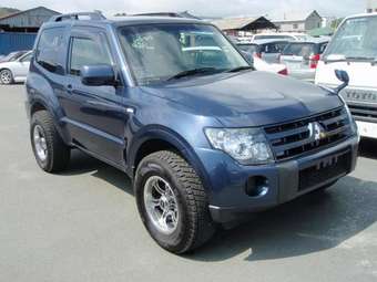 2007 Mitsubishi Pajero Photos