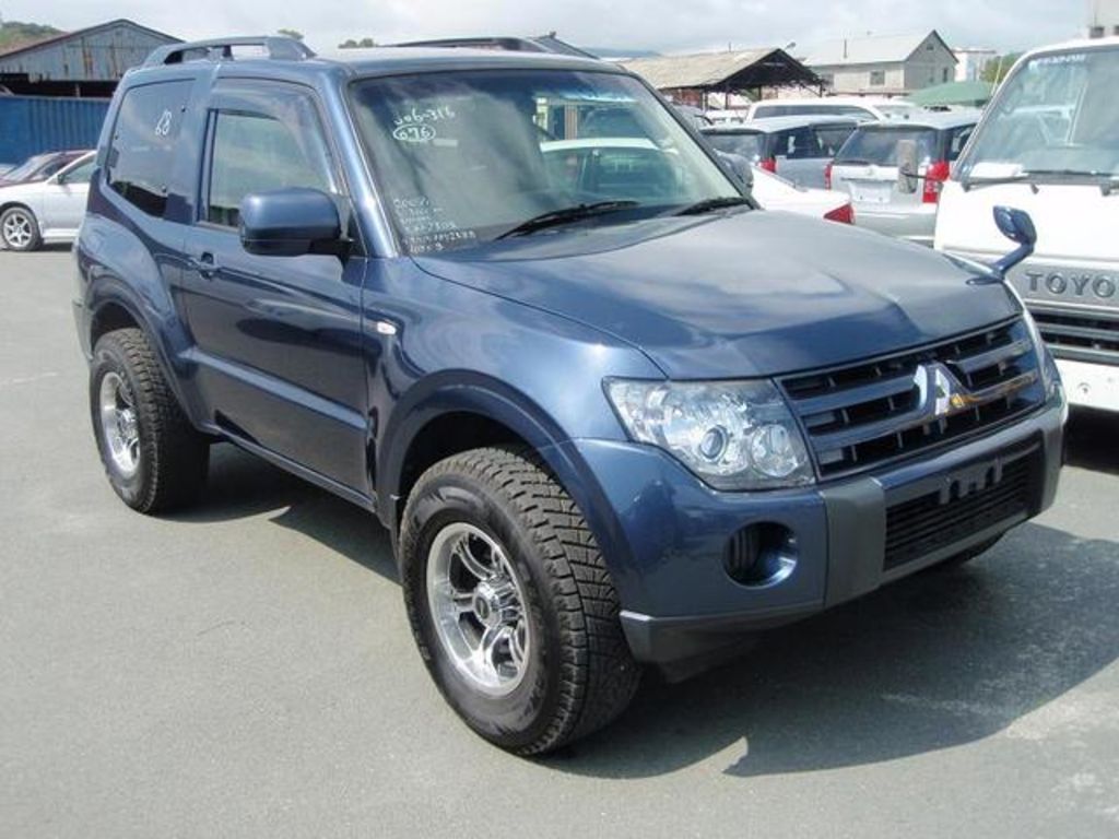 2007 Mitsubishi Pajero specs mpg, towing capacity, size