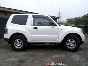 2007 Mitsubishi Pajero Photos