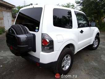 2007 Mitsubishi Pajero Photos