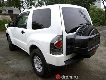 2007 Mitsubishi Pajero Photos