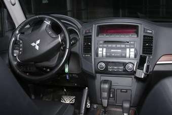 2007 Mitsubishi Pajero Images
