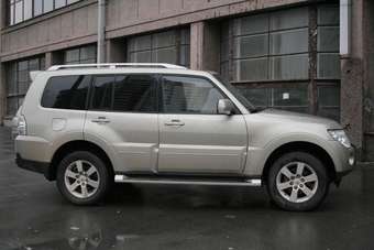 2007 Mitsubishi Pajero Pictures