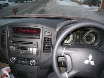 2007 Mitsubishi Pajero Photos